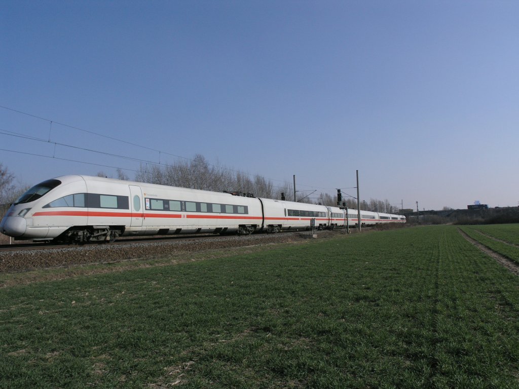 411 052-4 “Travemnde“ als Unbekannter ICE bei Podelwitz. 29.03.11
