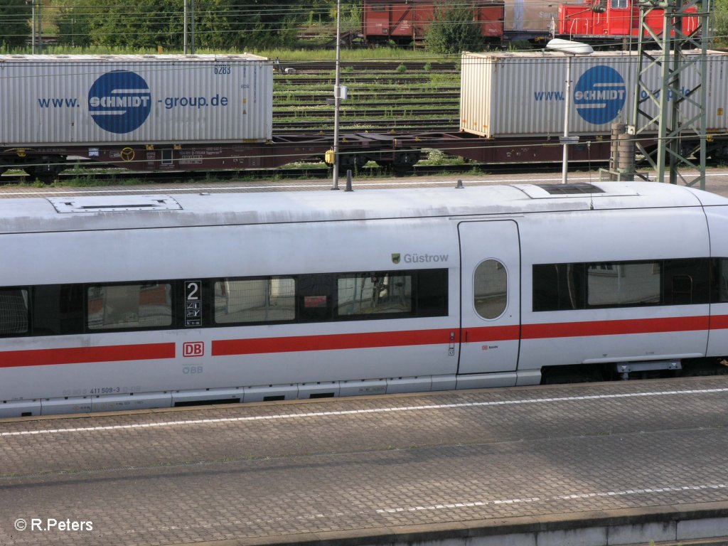 411 509  Gstrow  steht in Plattling auf den Weg nach Wien. Detailaufnahme. 08.08.09