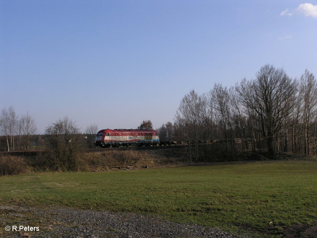 420 13 zieht bei Schnfeld ein Containerzug nach Hof. 03.04.09