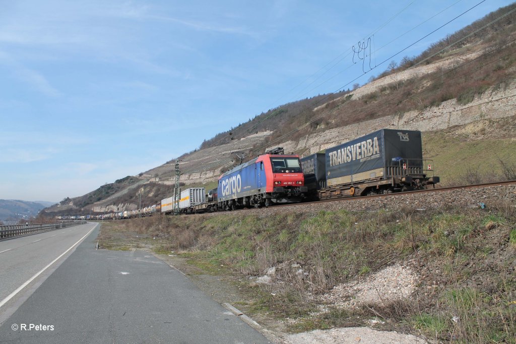 482 002-3 mit Container/Wechselpritschen bei der Blockstelle Bodental. 06.03.13