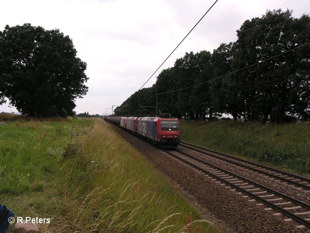 482 017-1 + 2 Schwester Maschinen ziehen bei Jacobsdorf(Markt) ein Kesselzug. 19.07.08