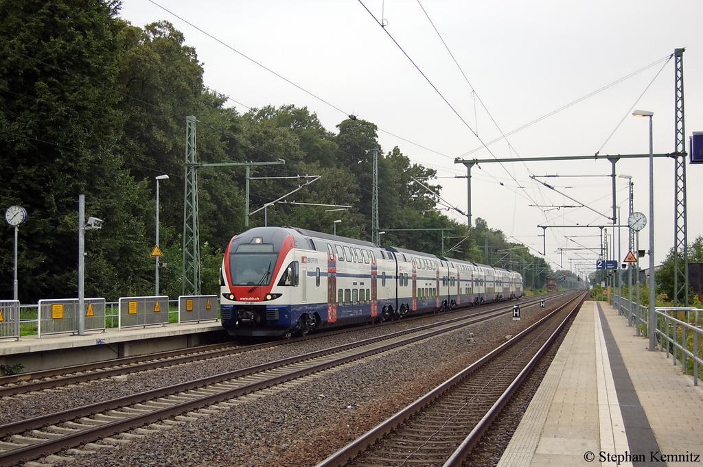 511 001 wieder auf Probefahrt zwischen Nauen und Neustadt(Dosse) bei der Durchfahrt in Friesack(Mark). 28.07.2011