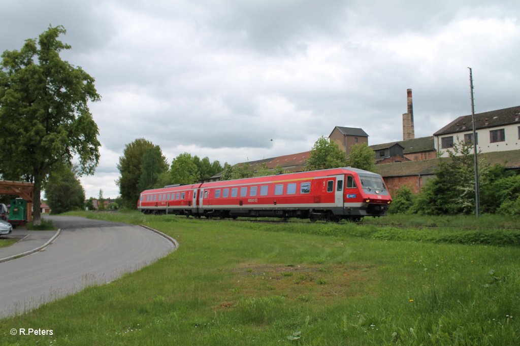 610 003 mit einer leer Garnitur nach Hof in Wiesau/Oberpfalz. 30.05.13