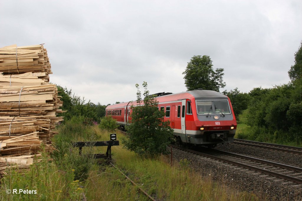 610 007-6 als RE 3047 nach Marktredwitz bei Waldershof. 24.07.11