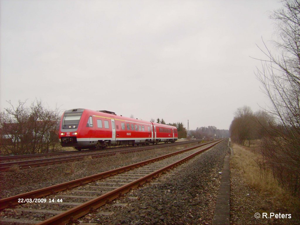 612 062 zieht bei Schnfeld den RE 3693 Gera – Regensburg und erreicht gleich Wiesau/Oberpfalz. 22.03.09