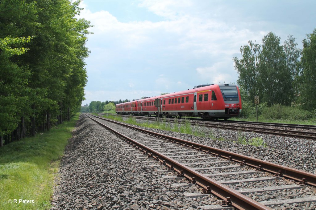 612 571 + 104 mit einen umgeleiteten IRE Franken-Sachsen-Express nach Nrnberg bei Schnfeld. 06.06.13