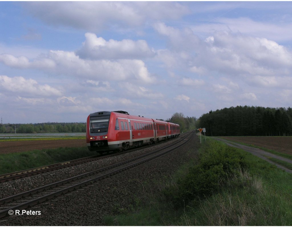 612 594 zieht als RE3694 nach Gera bei Oberteich.11.05.10