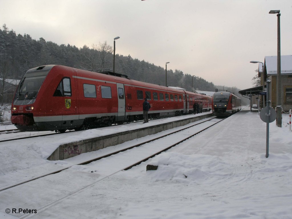 612 598-3ist in Zeulenroda unterer Bf. mit den RE 3690 Gera wegen eines Triebwagenschadens liegen geblieben. 19.12.09

