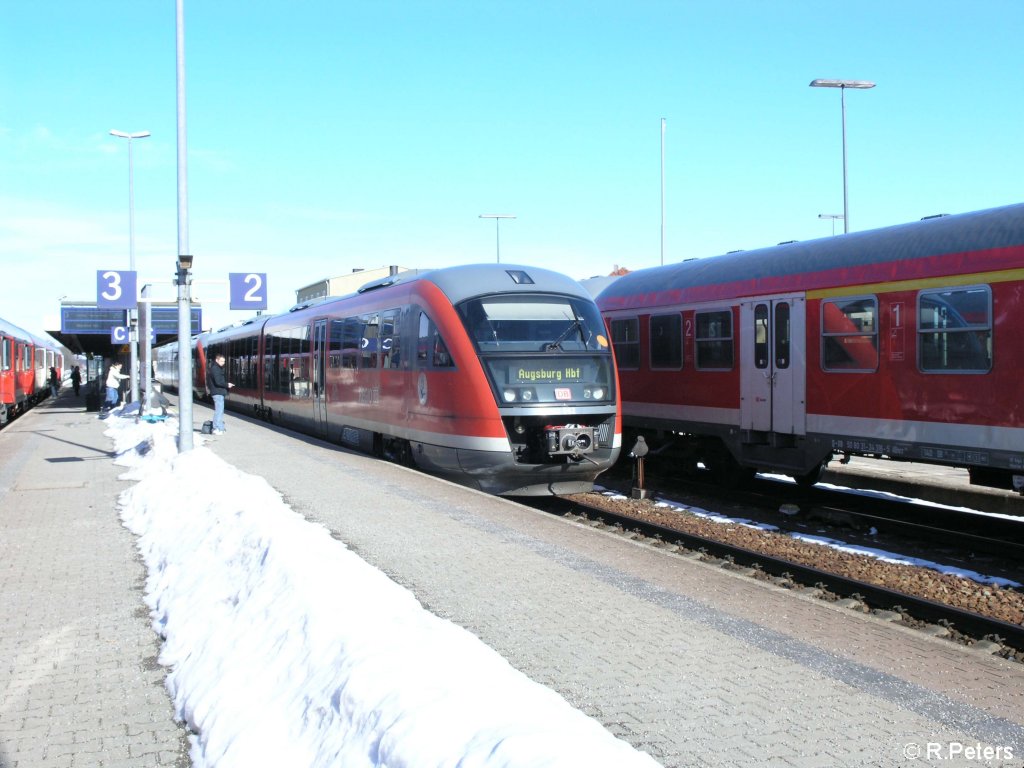 642 082 wartet in Buchloe auf die Abfahrt nach Augsburg. 21.02.10