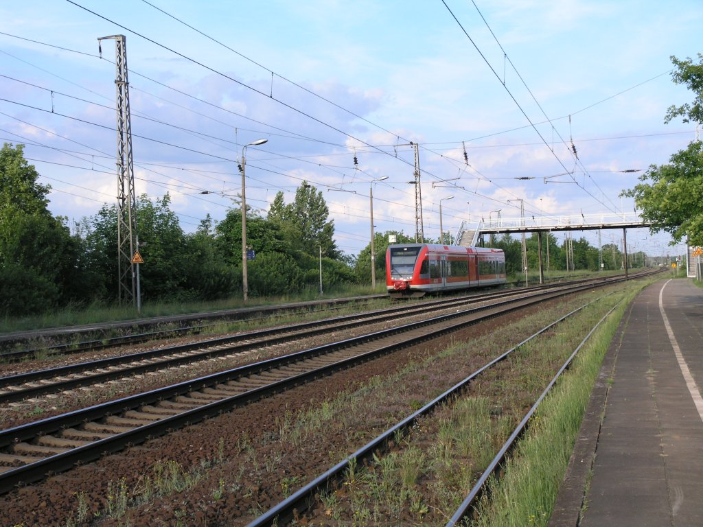 946 008-0 erreicht Saarmund mit der RB22 Potsdam. 24.05.09