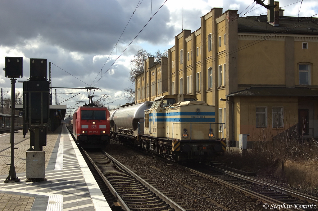 98 80 3293 909-8 ITB - Industrietransportgesellschaft mbH Brandenburg mit einem gemischtem Gterzug im Brandenburger Hbf und ist auf dem zum Brandenburger Gbf. Die 185 353-0 wartet auf die Einfahrt in den Brandenburger Gbf. 08.03.2012