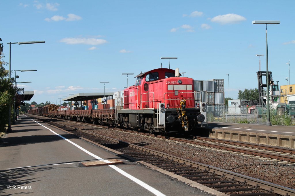 Am schluss einer bergabe aus Nrnberg nach Marktredwitz hing die 294 587-1, Wiesau/Oberpfalz. 21.07.13