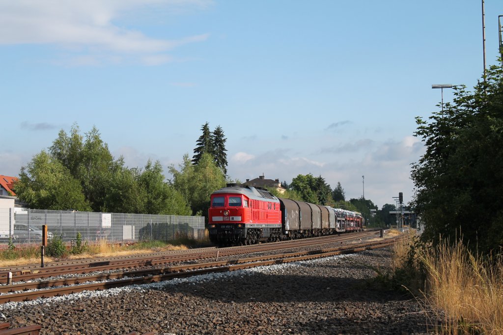 Der Kurze 51683 Zwickau - Nrnberg gezogen von 233 452-2 bei der durchfahrt Wiesau.30.07.13