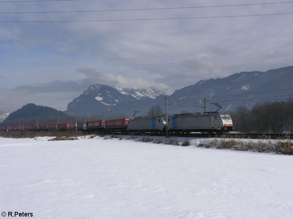 E186 109+ 110 ziehen den Winner kurz hinter Kufstein in Richtung Brenner. 18.02.10