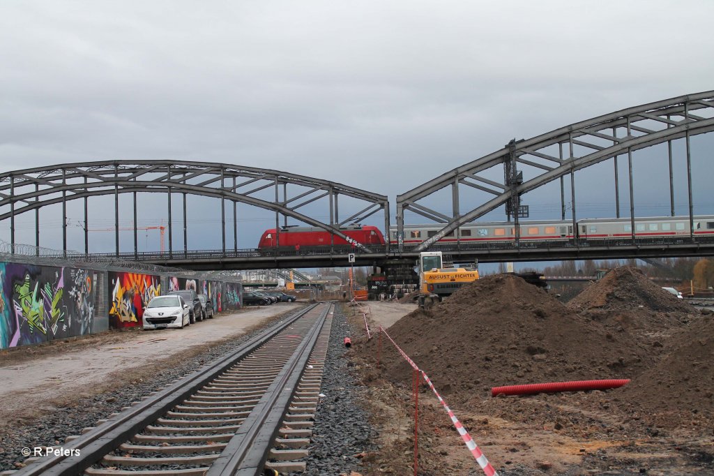 Eine 101er mit IC auf der Deutschherrnbrcke. 16.12.12