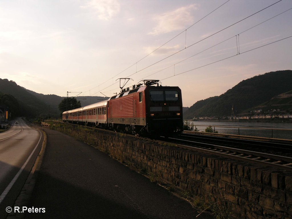 Eine 143 zieht bei Rhiendiebach eine RB. 25.07.08