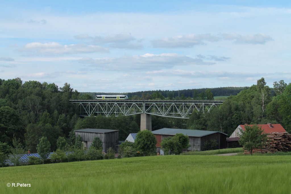 Eine Agilis nach Hof auf dem Viadukt bei Unterthlau. 14.06.13