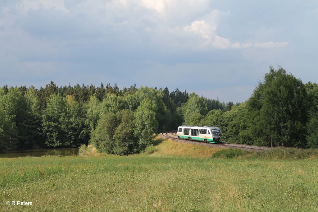 Eine Vogtlandbahn nach Schwandorf kurz bevor das Gewitter kam bei Oberteich. 06.08.13