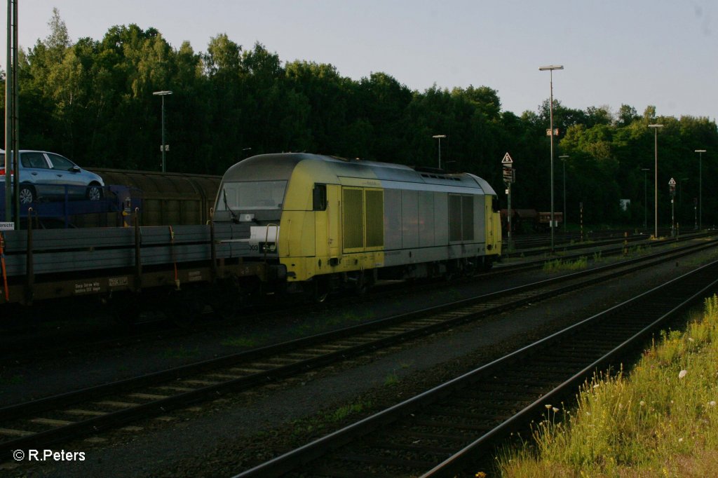 ER20 003 mit Schrottzug in Markredwitz. 05.07.11