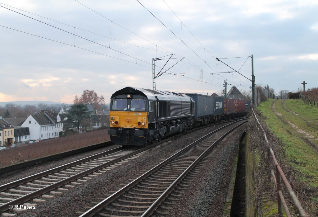 ERS 6617 mit Containerzug in Hattenheim am Rhein. 18.12.12