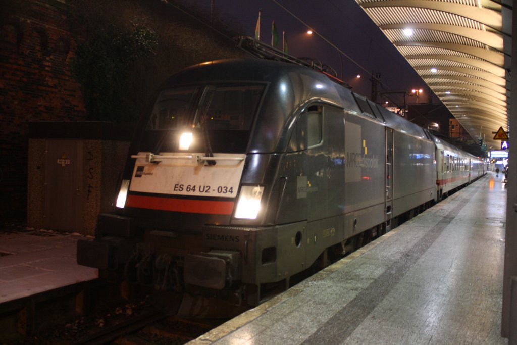 ES 64 U2-034 am 28.01.2012 in Hamburg Hbf.