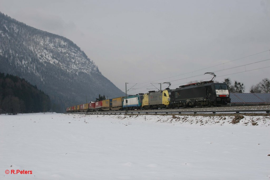 ES64 F4-287 + ES64 U2-011 + 412 006 mit dem TEC 42 169 Wechselpritschenzug Transped bei Niederaudorf. 04.02.12