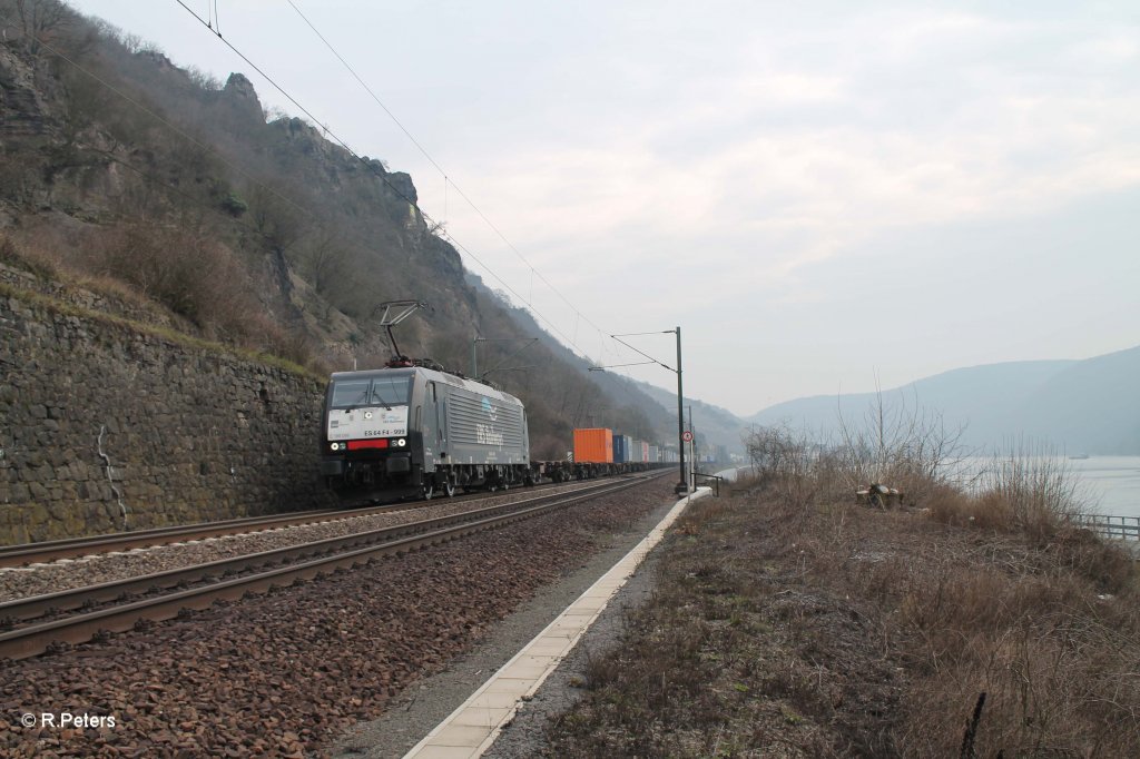 ES64 F4-999 mit Containerzug bei Assmannshausen. 08.03.13