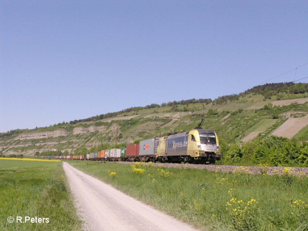 ES64 U2 007 zieht ein Containerzug bei Thngersheim durchs Maintal. 10.05.08