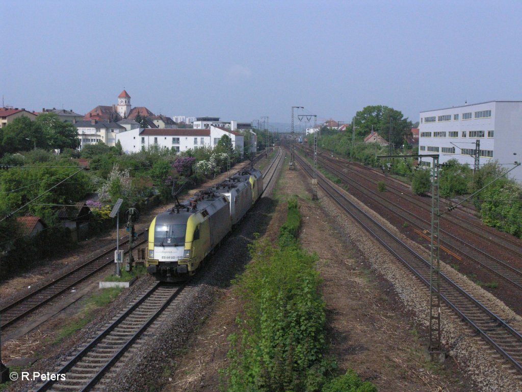 ES64 U2 012 +185 TX+ ES62 U2 011 verlassen Regensburg in Richtung Regensburg Ost. 01.05.09