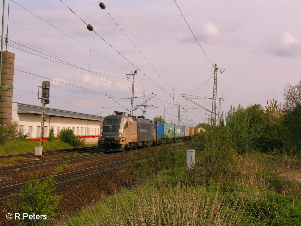 ES64 U2 035 durchfhrt Obertraubling mit ein Containerzug. 03.05.08