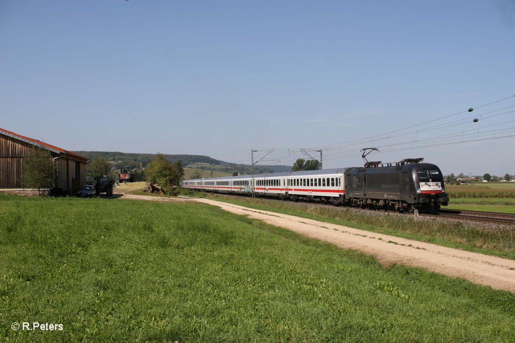 ES64 Z2-067  BosporusSprinter  mit dem IC2083 Hamburg - Berchtesgarden/Oberstdorf bei Wettelsheim. 16.09.11