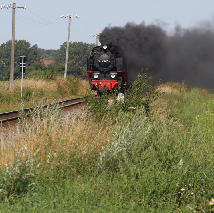 Khlungsborn verschwand hinter einer dicken Qualmwolke die 99 2322-8 produziert hat.09.07.2011