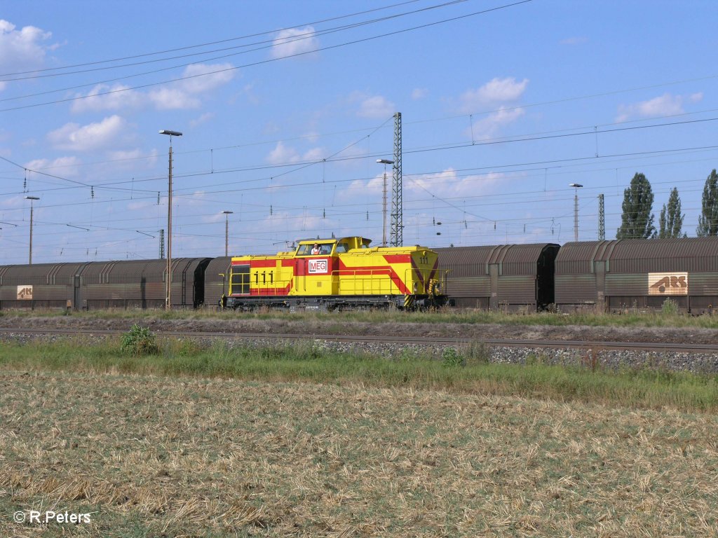 MEG 111 kommt aus dem Hafen solo in Regensburg Ost eingefahren. 27.08.09