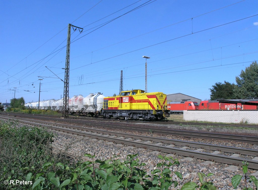 MEG 111 zieht ein Zementzug aus dem Hafen nach Regensburg Ost. 09.09.09