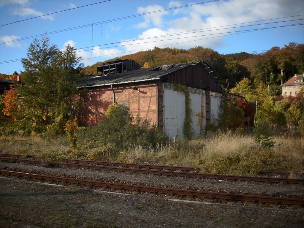 Nach einem Brand blieb vom Lokschuppen in Sassnitz nur noch eine Ruine.In diesem Jahr wurde die Ruine abgerissen.Aufnahme vom 14.Oktober 2009.