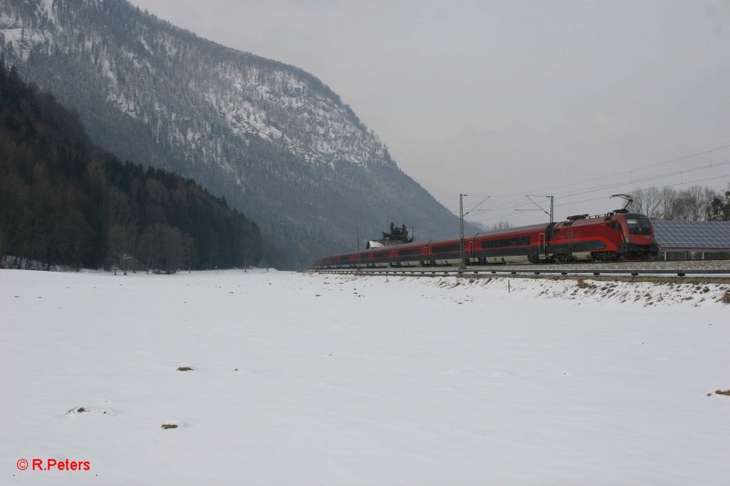 Nachschuss vom 1116 205-4 mit RJ 163 Zrich - Wien Westbahnhof bei Niederaudorf. 04.02.12