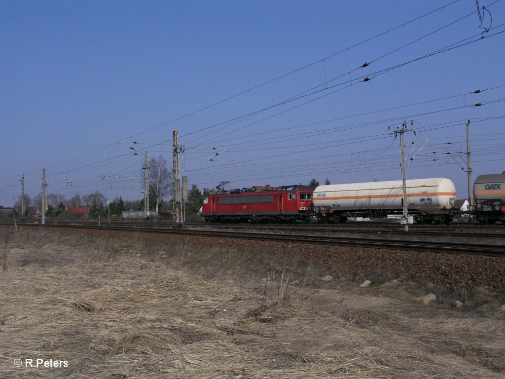 Nachschuss von 155 056-5 mit kurzen Kesselzug bei Wiesenau. 09.03.11