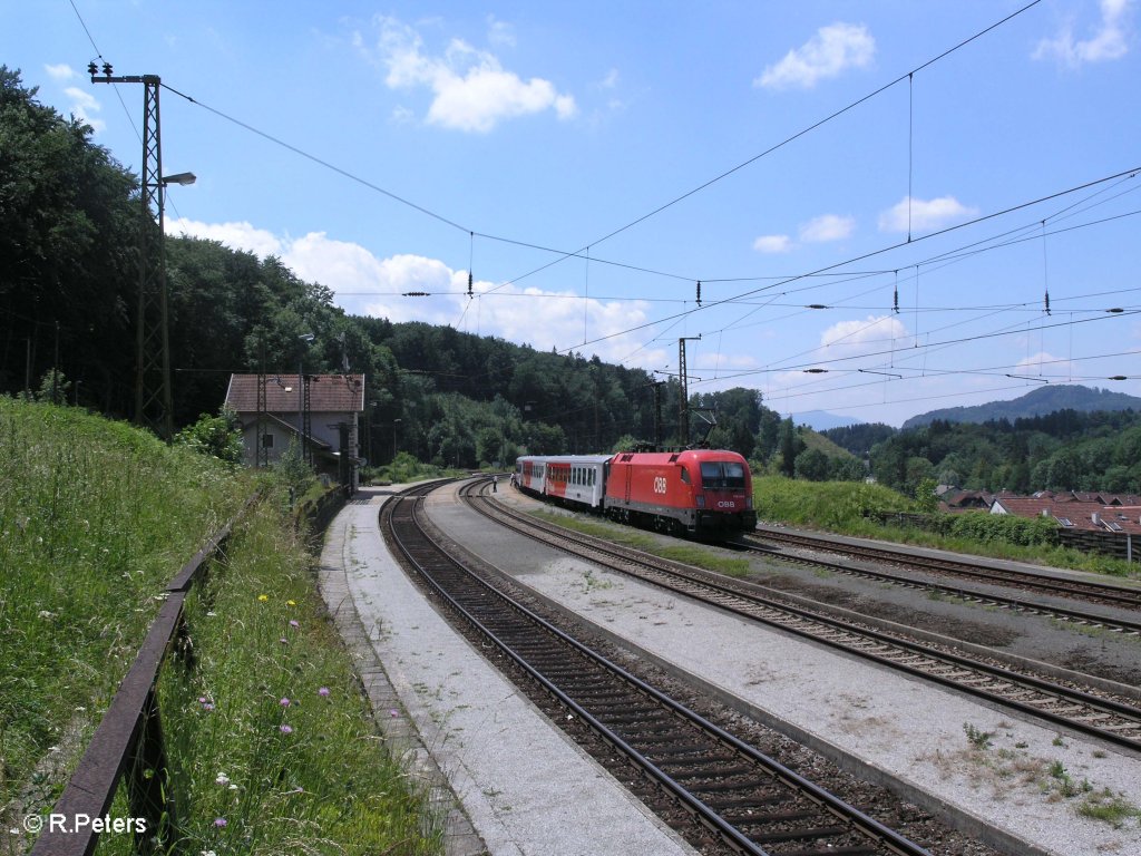 Noch ein Bild von 1116 119-7 mit der R3064 Salzburg HBF in Hellwang-Elixhausen. 13.06.09
