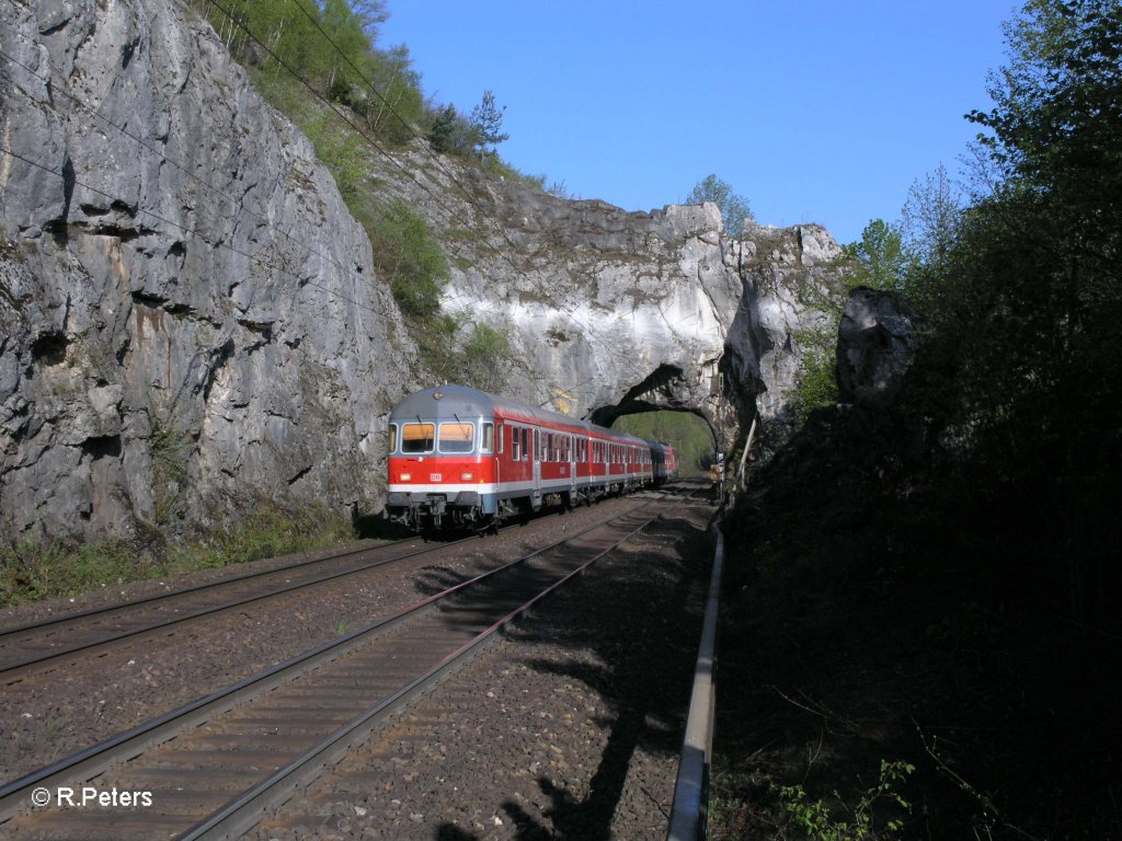 RB 32137 Neumarkt(Oberpfalz) - Regensburg zieht durch das Felsentor. 29.04.10