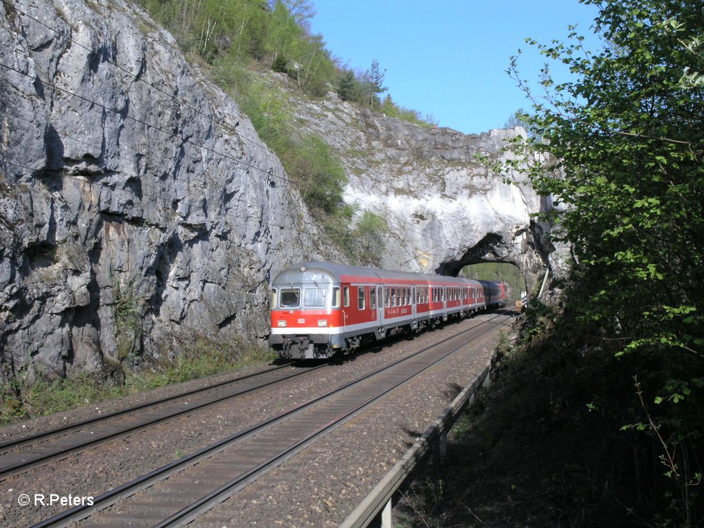 RB32 105 Neumarkt(Oberpfalz) - Plattling zieht durchs Felsentor. 29.04.10