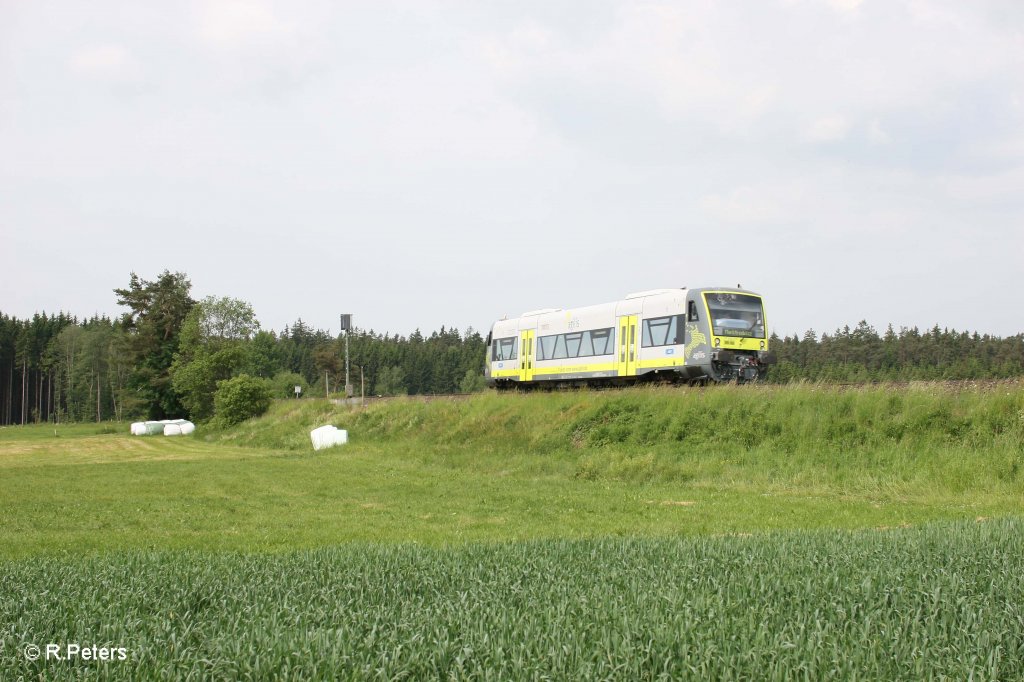 VT 650.713 als ag84529 Kirchenlaibach - Marktredwitz bei Waldershof. 31.05.12