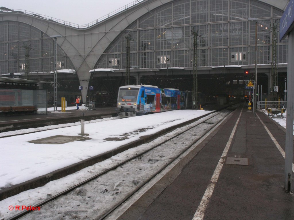 VT011 verlsst Leipzig auf dem Weg nach Bitterfeld. 23.12.10