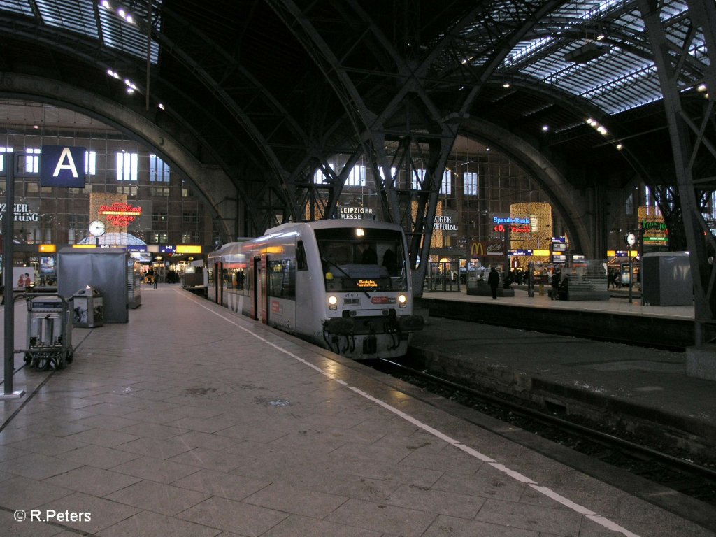 VT013 steht als MRB 5 86520 Flughafen Leipzig/Halle bereit im Leipziger HBF. 21.12.09