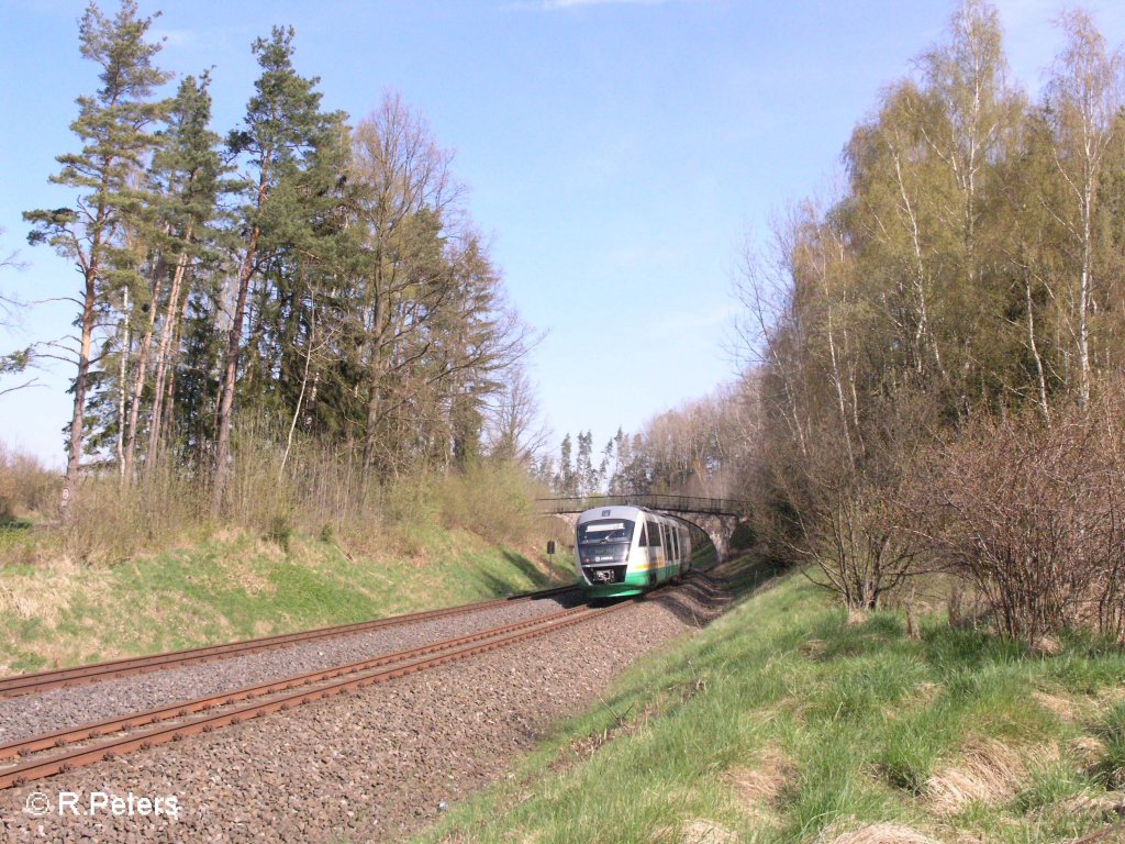 VT07 in der Kurve bei Schnfeld auf dem Weg nach Hof. 27.04.08