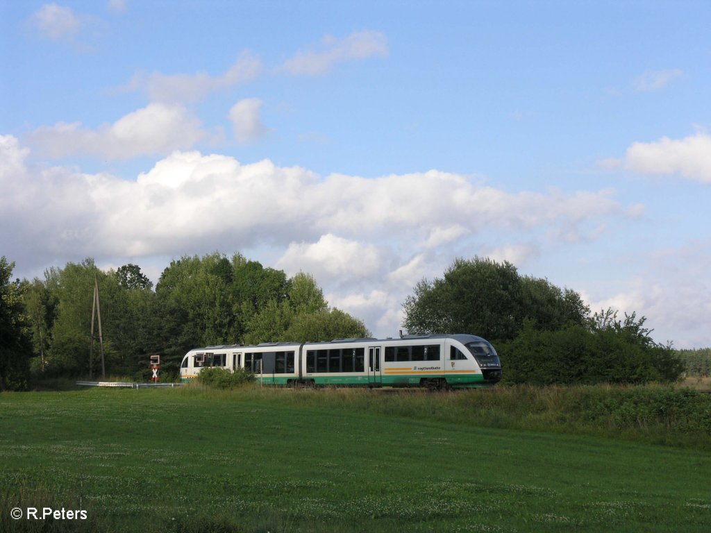 VT12 bei Schnfeld auf den Weg nach Regensburg. 15.07.09