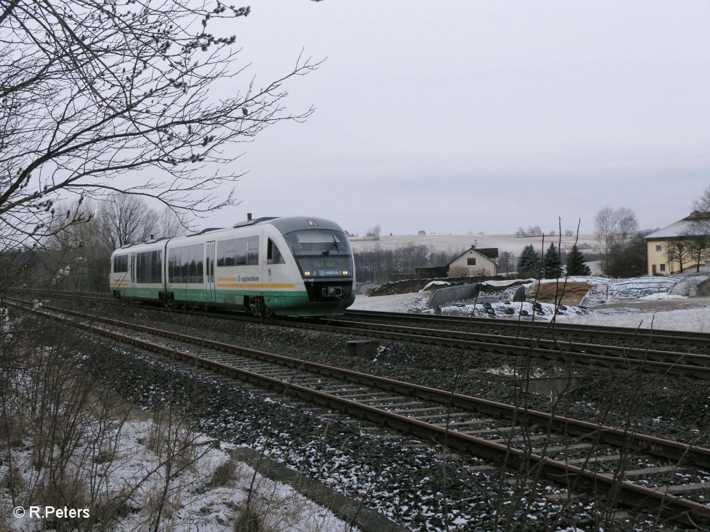 VT14 rollt bei Schnfeld mit der VBG86564 nach Hof vorbei. 25.03.09
