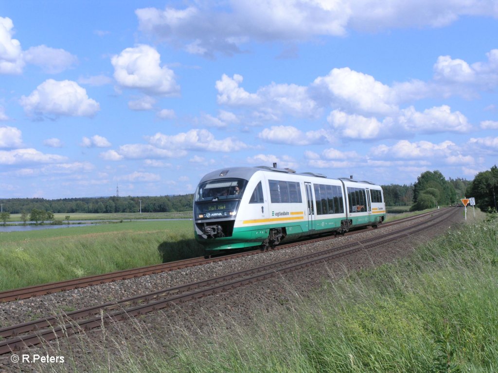 VT15 rollt bei Oberteich als VBG86564 nach Hof . 10.06.09
