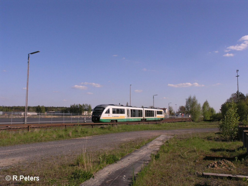 VT15 verlsst Wiesau/Oberpfalz mit VBG86564 nach Hof. 09.05.08
