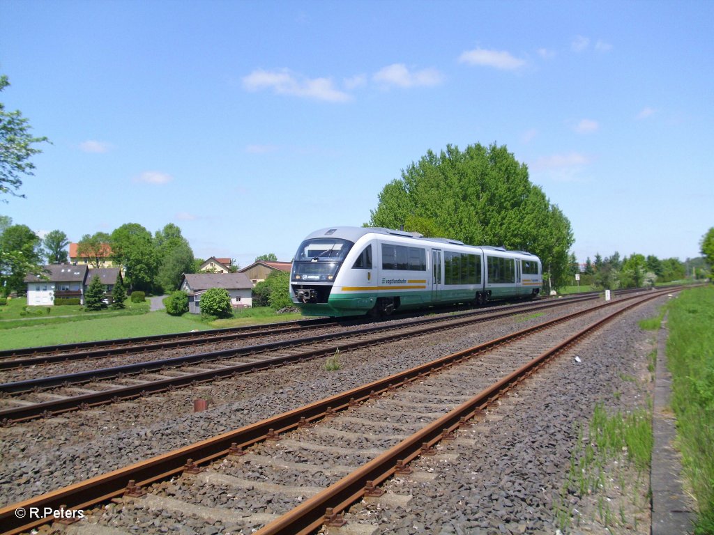 VT24 erreicht gleich Wiesau bei Schnfeld. 04.06.10