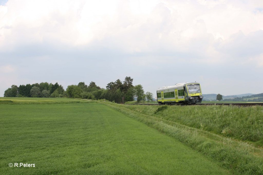 VT650 725 als ag84554 Marktredwitz - Bayreuth bei Waldershof. 30.05.12